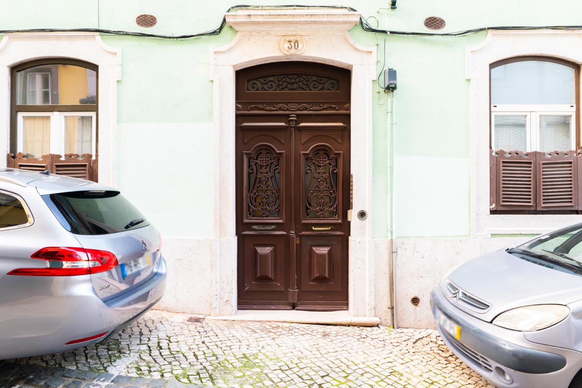 Beautiful Apartment In Bairro Alto - Quite Lisbon Bagian luar foto